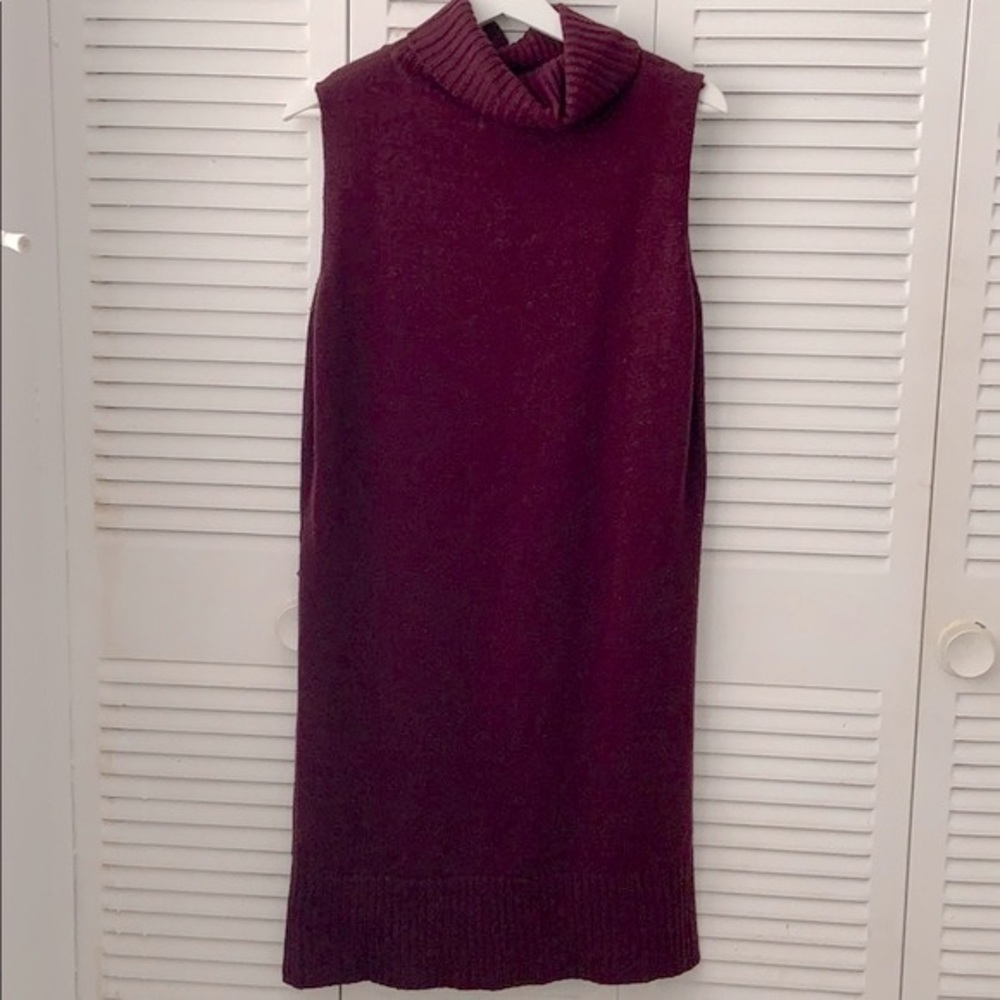 Hi- lo sleeveless turtleneck sweater medium